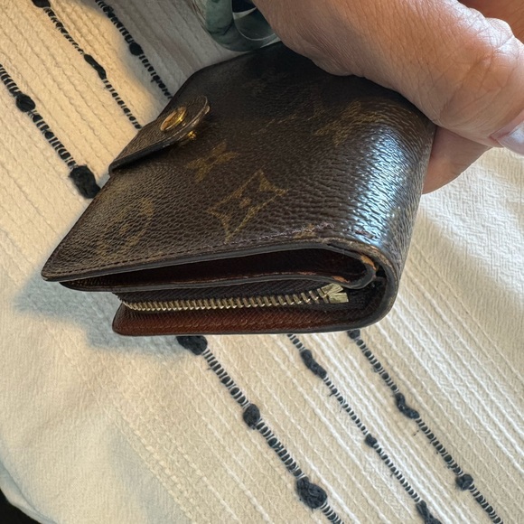 Louis Vuitton Compact Zippe Wallet - Picture 4 of 11